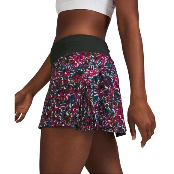 Lululemon Play Off The Pleats Skirt Floral Electric Multi/Rainforest Green (14) - Picture 7 of 13